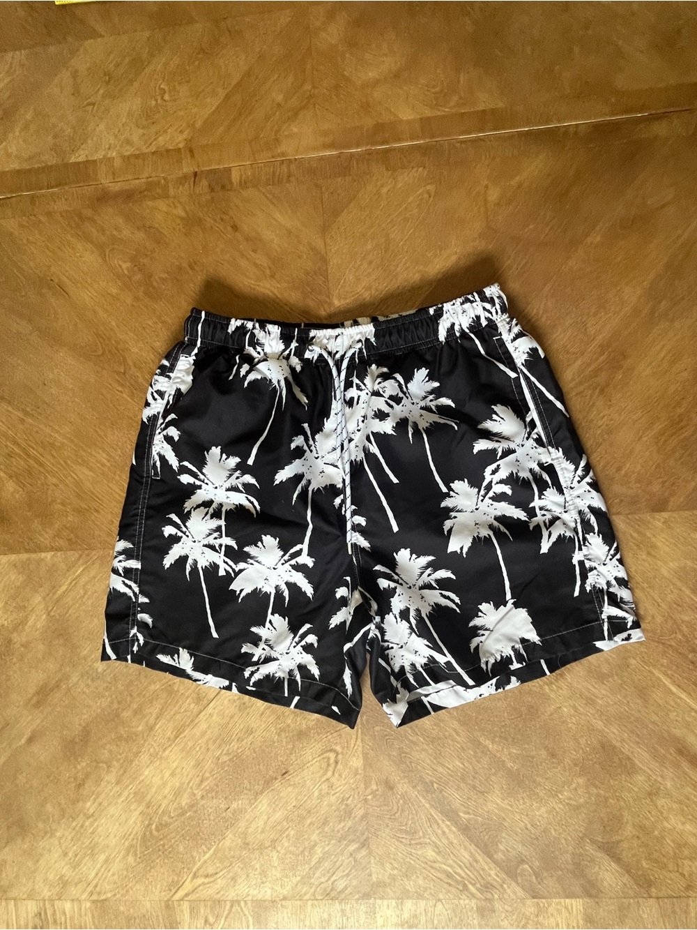 SHEIN Men’s Medium Black & White Palm Tree Swim Trunks Board Shorts